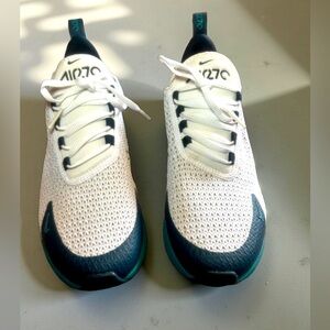 Nike Wimen’s Sneakers Tennies Air Max 270  size 8.5 green & white